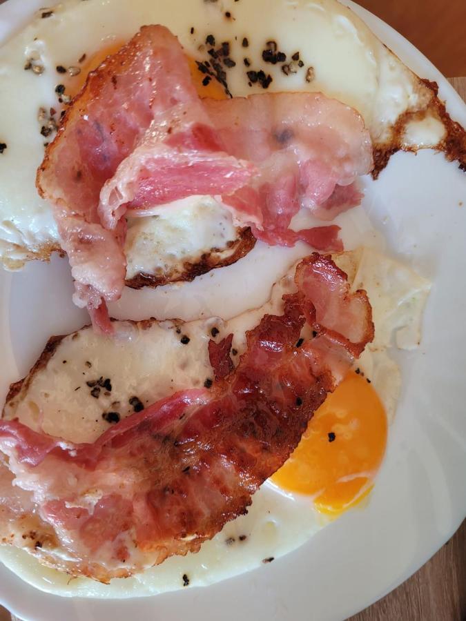 La Petite Gloire Bed & Breakfast Pogum Bagian luar foto